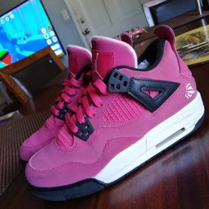 SOLD ..Jordan 4 size 4y.. SOLD